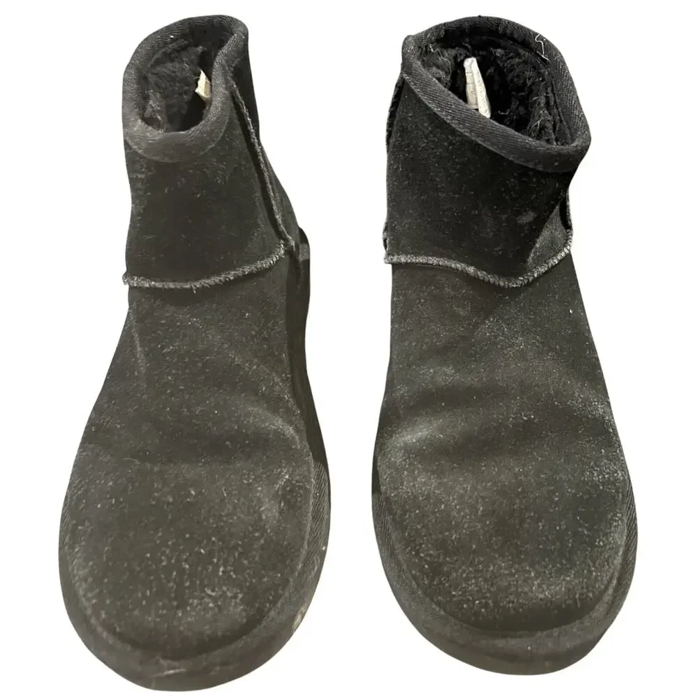 Koolaburra by Ugg Black Booties Women's size 6
